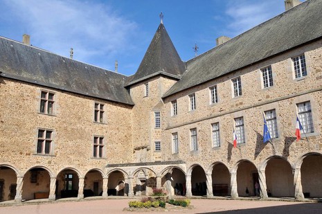 CHATEAU DE ROCHECHOUART